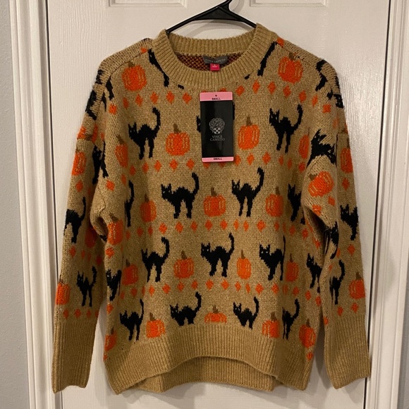 Vince Camuto Sweaters - Vince Camuto Tan Crewneck Sweater with Black Cats & Orange Pumpkins